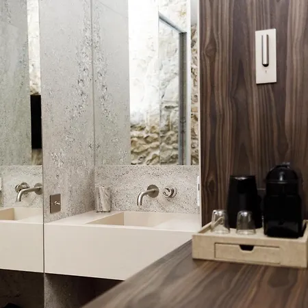 Notre Dame - Self Check-in Hotell