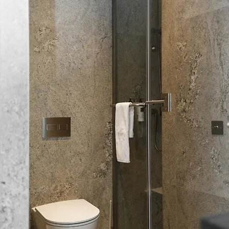 Notre Dame - Self Check-in 3* Nice